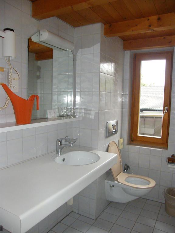 Bellevue Baeren Hotel & Restaurant Krattigen Room photo