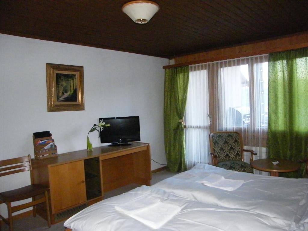 Bellevue Baeren Hotel & Restaurant Krattigen Room photo