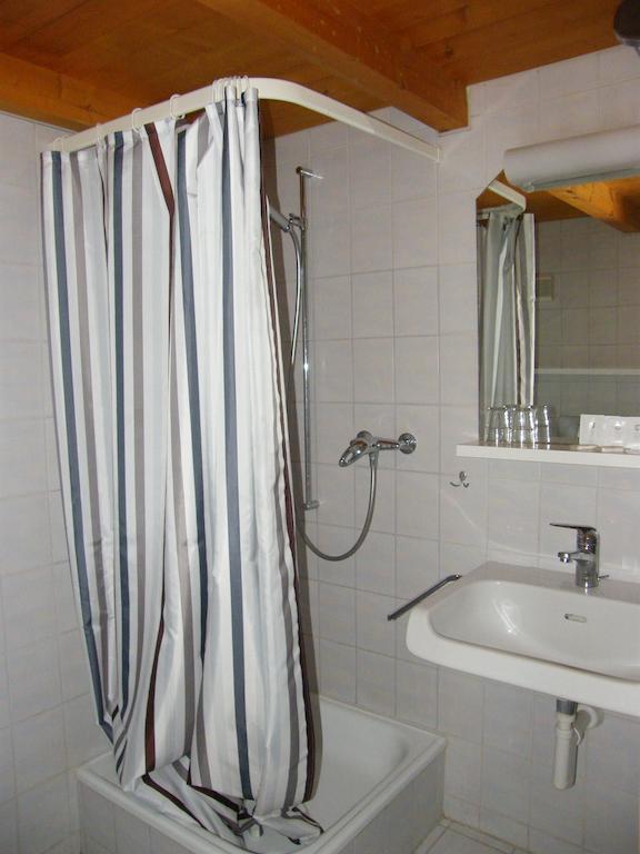 Bellevue Baeren Hotel & Restaurant Krattigen Room photo