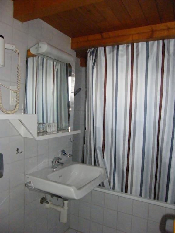 Bellevue Baeren Hotel & Restaurant Krattigen Room photo